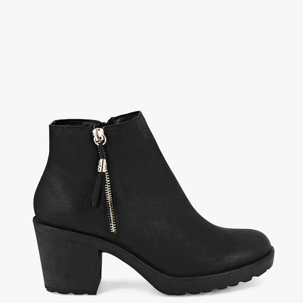 Boohoo Chunky Cleated Heal Chelsea Boots